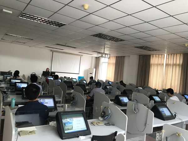 9 吴雅琦老师为太阳成集团122ccvip（武汉）公派出国教师开展国别培训_副本.png